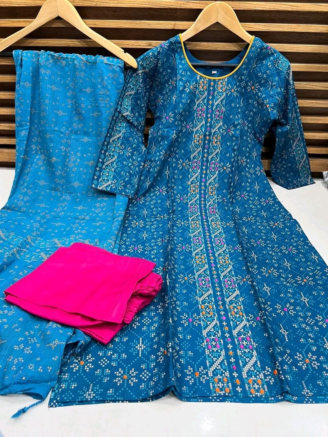 আড়ং কটন সুতির রেডিমেড থ্রি পিস